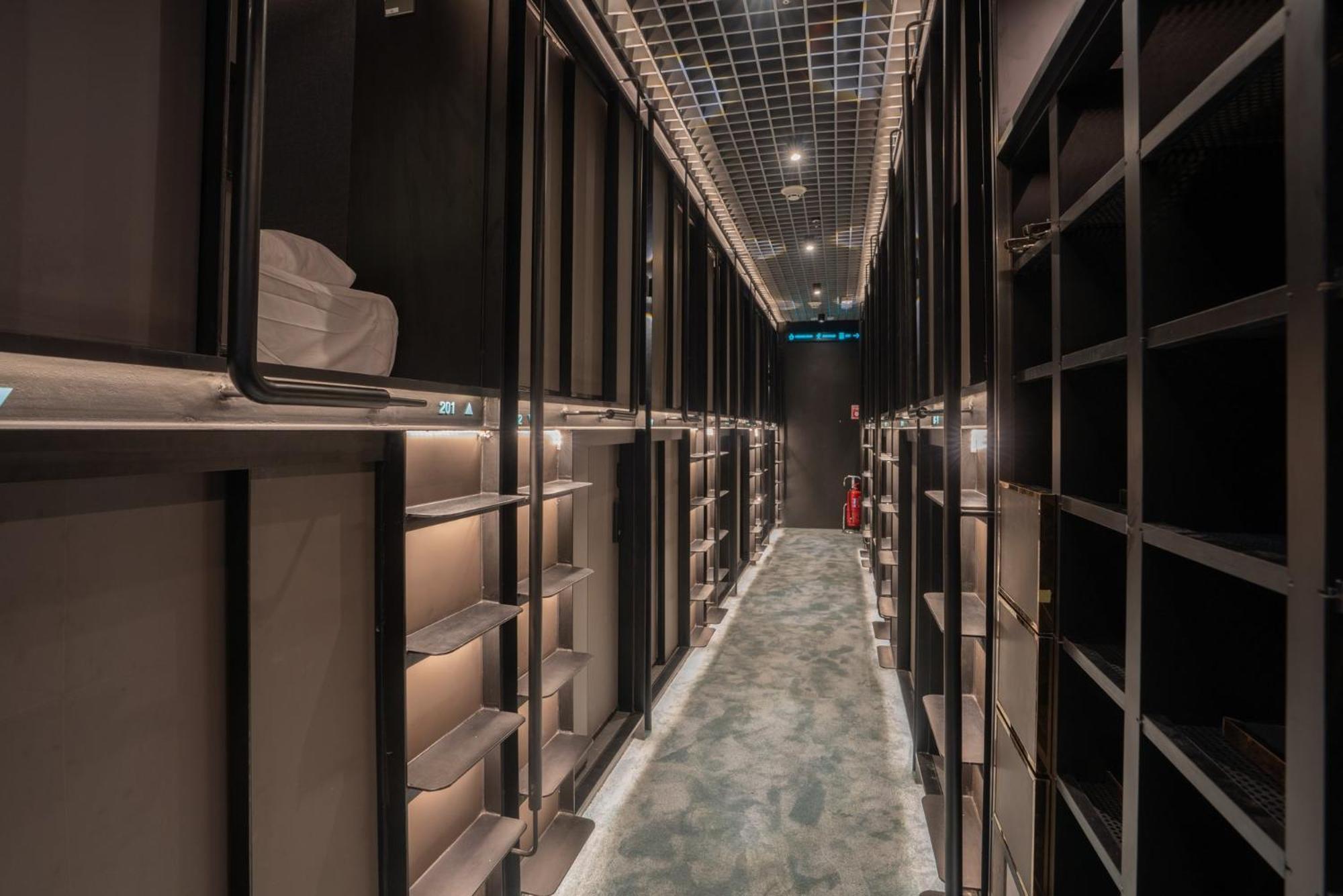 Capsuletransit Sleep Lounge Klia T1 Airport Hotel - Landside, Public Area At Lvl 5 Sepang Exterior photo